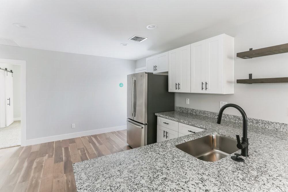 4656 S 38th Ln - Photo 6 of 16