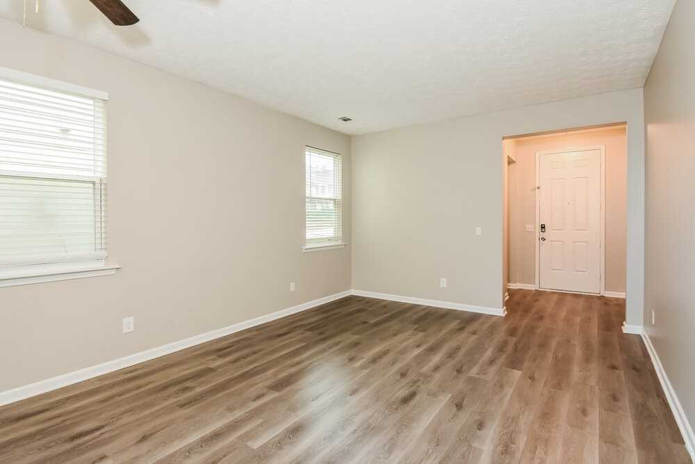 2040 Valley Creek Dr - Photo 5 of 17