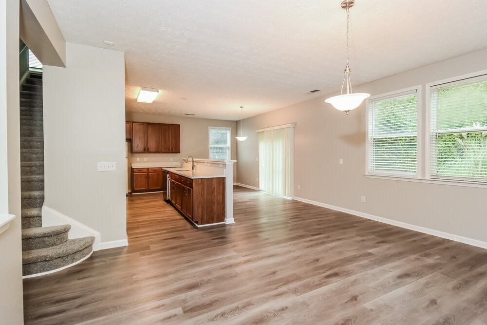 2040 Valley Creek Dr - Photo 6 of 17