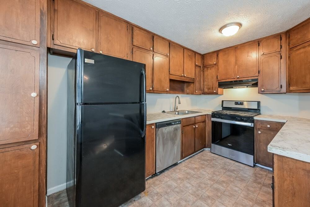 2314 Hampton Dr - Photo 7 of 17