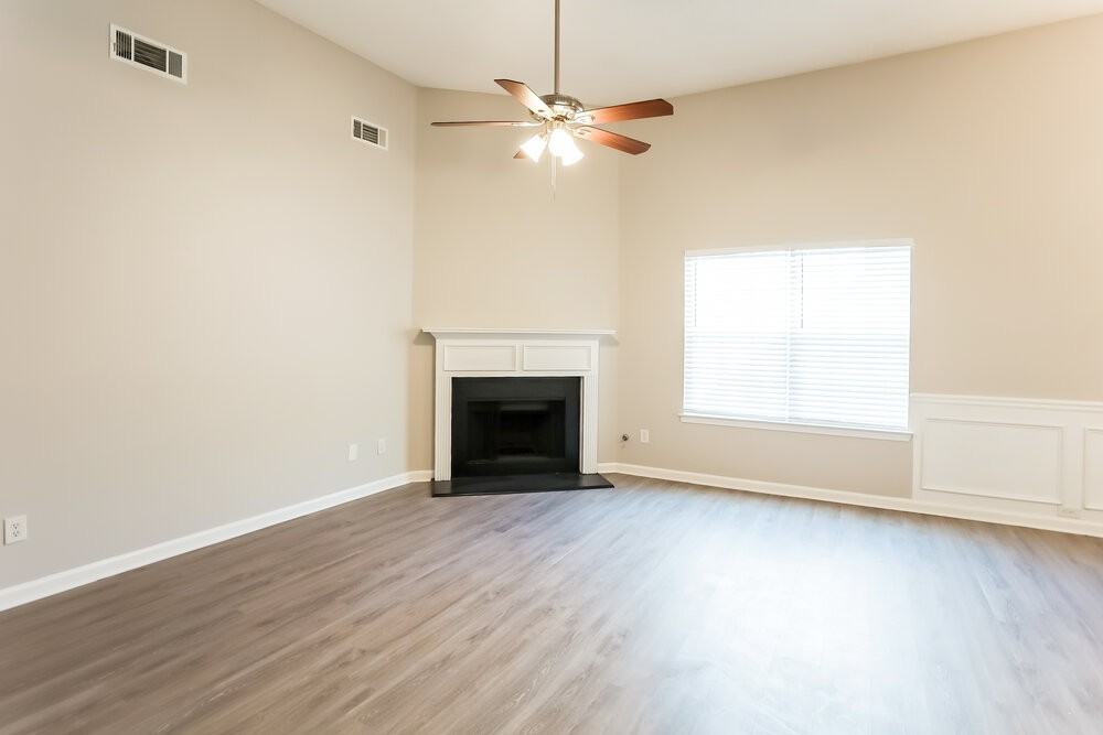 208 Baywood Xing - Photo 4 of 17