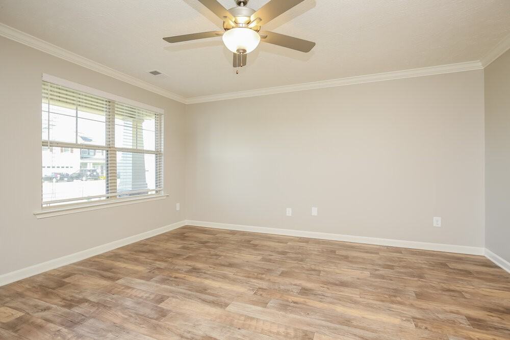 1357 Busiris Dr - Photo 4 of 17