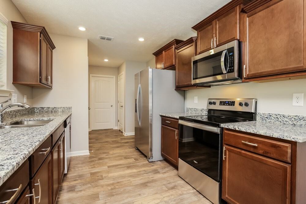 1357 Busiris Dr - Photo 7 of 17