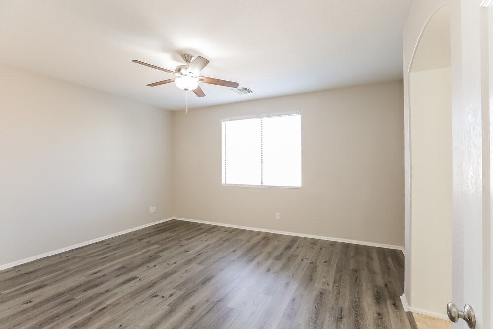 15018 W Riviera Dr - Photo 5 of 17