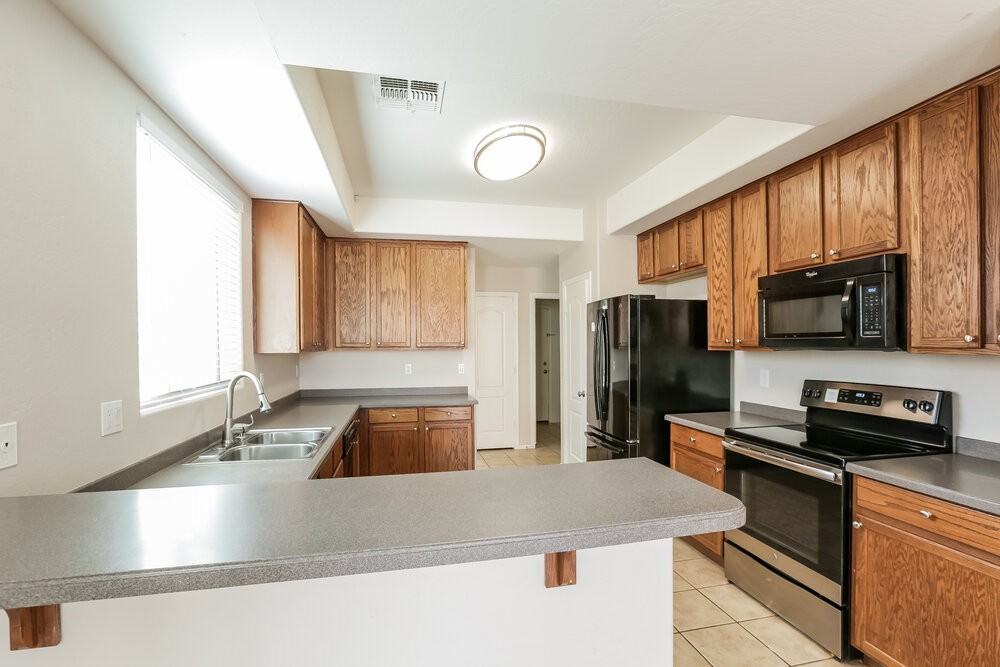 15018 W Riviera Dr - Photo 7 of 17