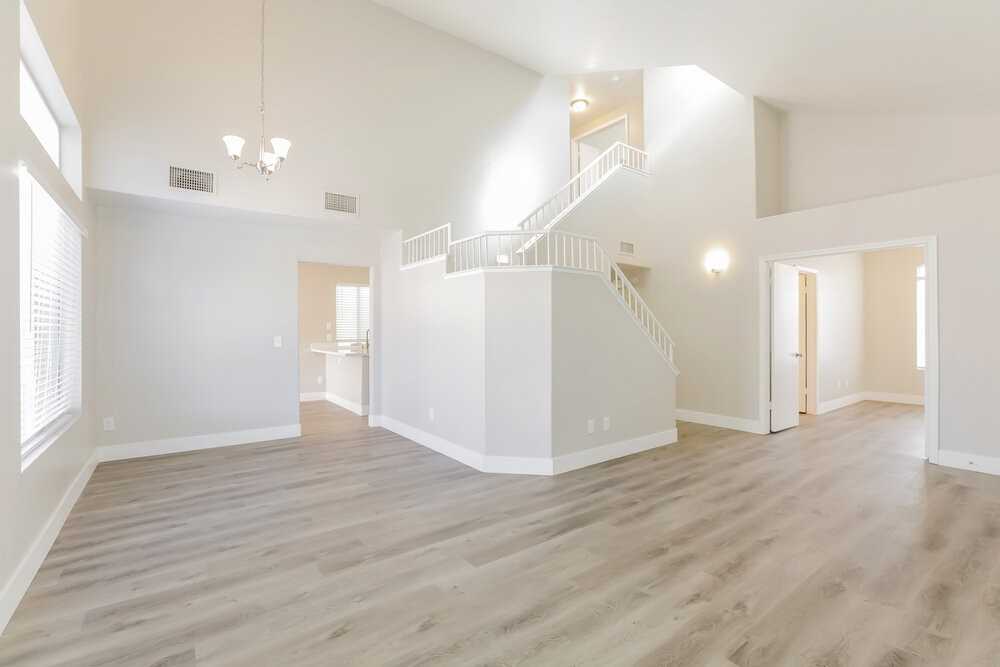 1701 Klamath Falls Way - Photo 5 of 17