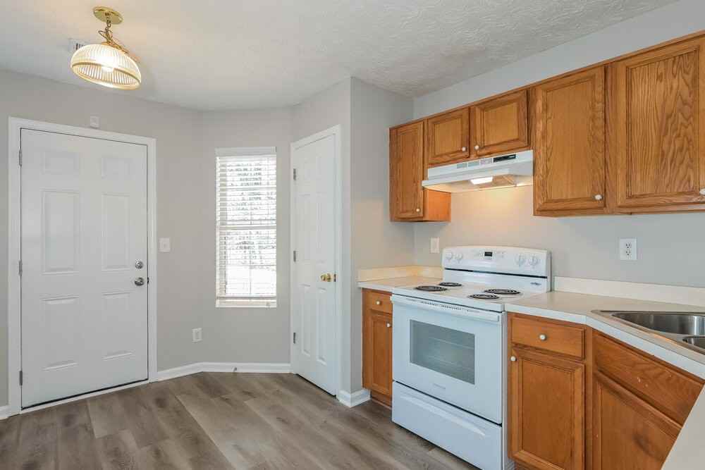 809 Ashley Ln - Photo 7 of 17