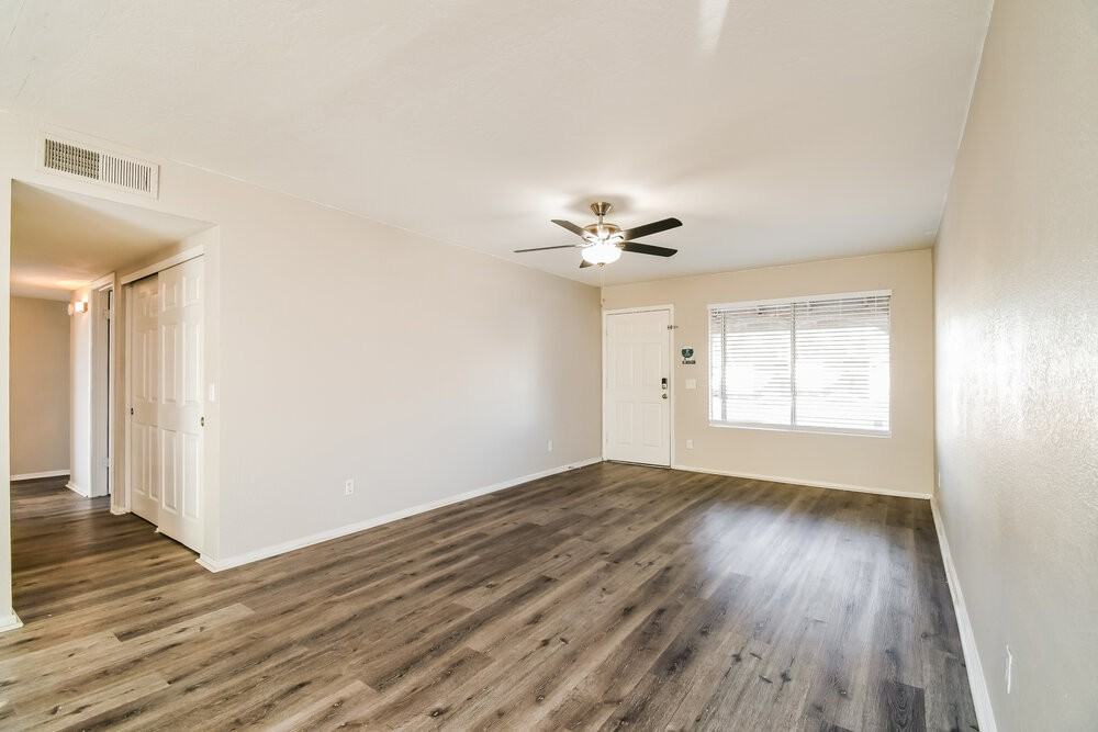 521 W El Prado Rd - Photo 4 of 16