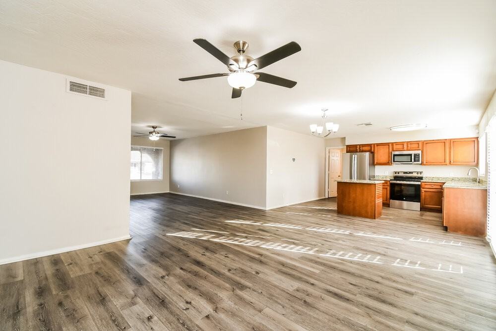 521 W El Prado Rd - Photo 7 of 16