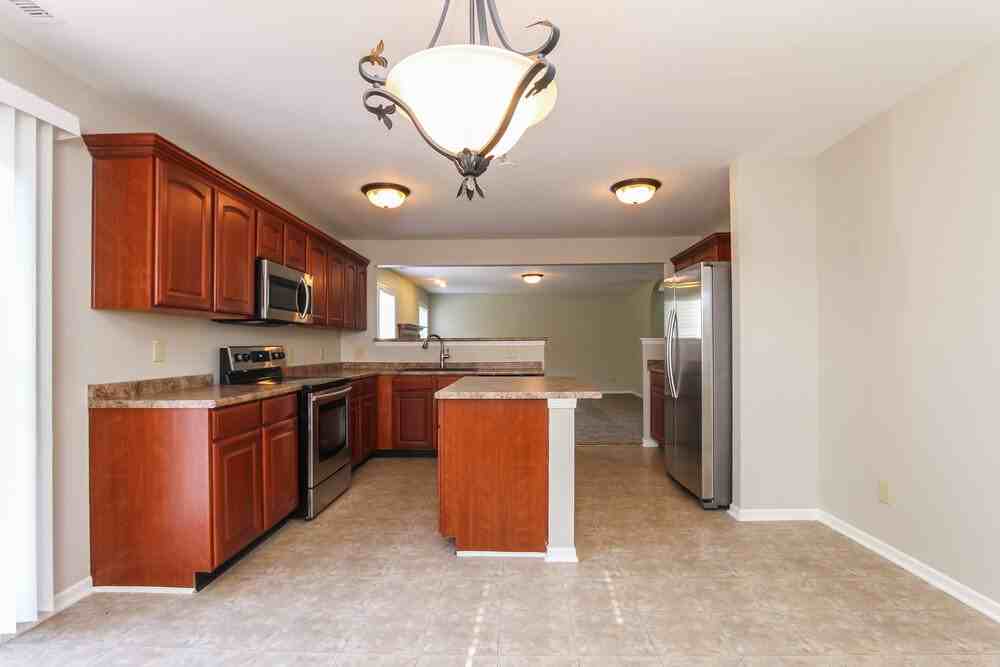 10718 Pavilion Dr - Photo 5 of 15
