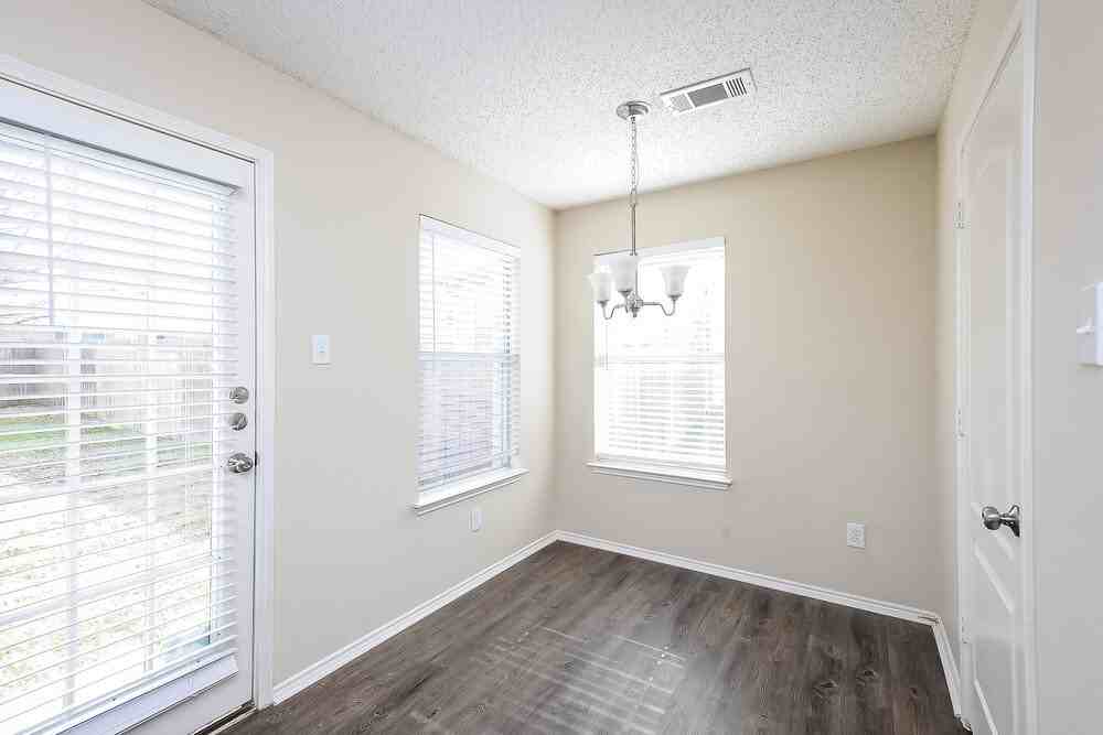 8716 Gaines Dr - Photo 6 of 17