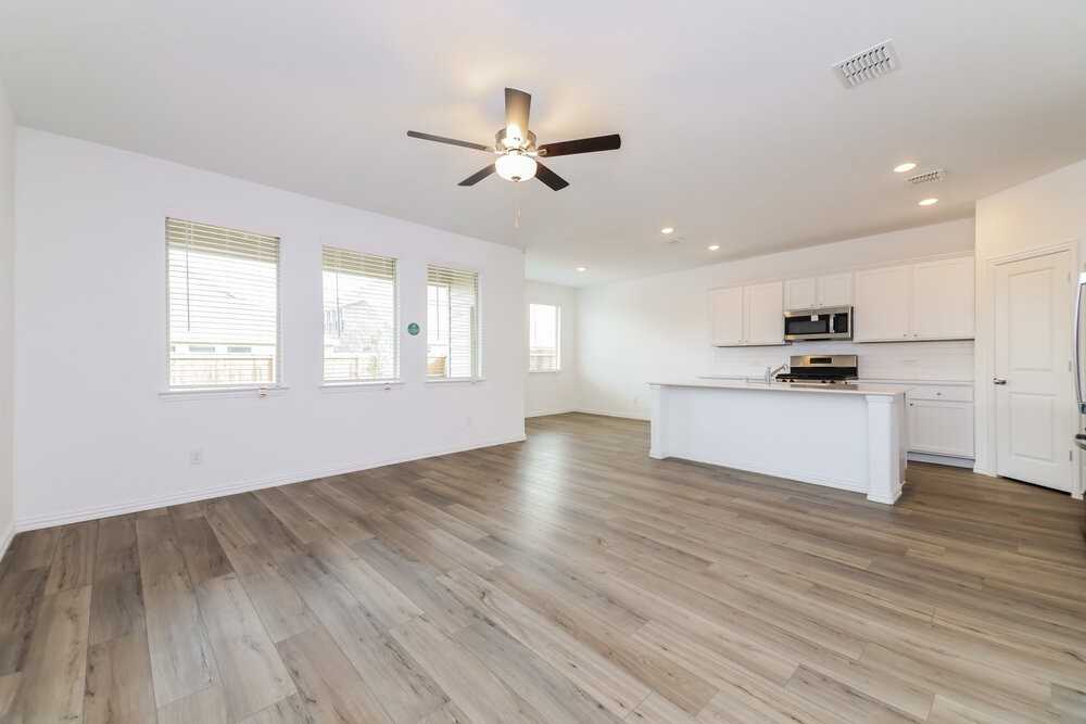 1102 Daffodil St - Photo 4 of 16