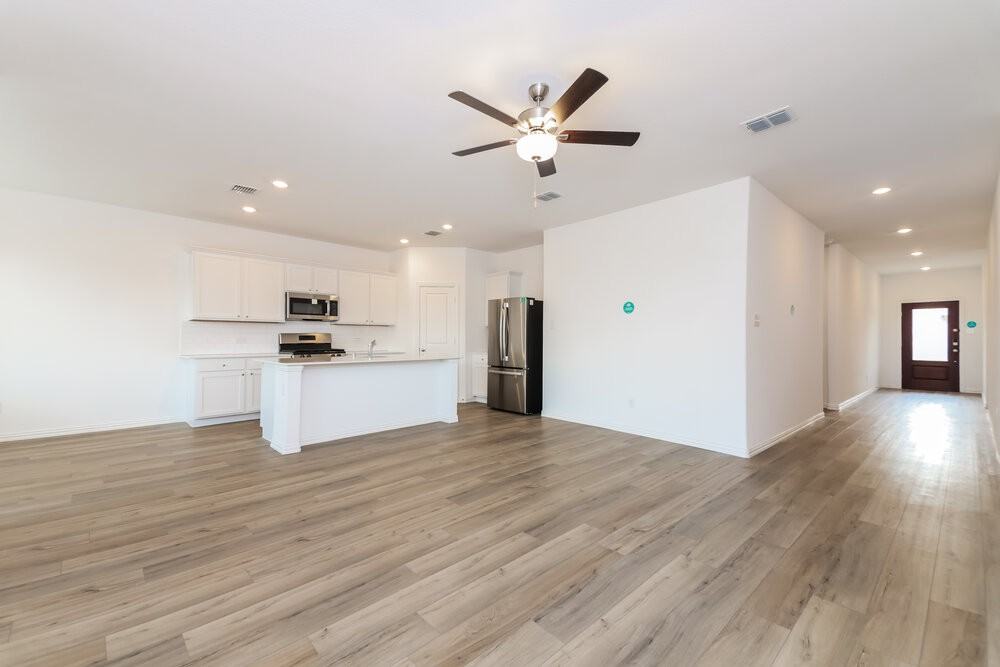 1102 Daffodil St - Photo 5 of 16