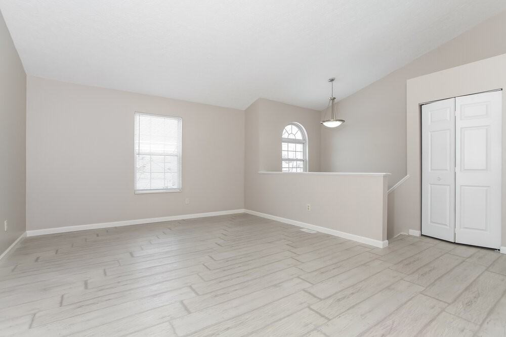 313 Effington Ln - Photo 5 of 17