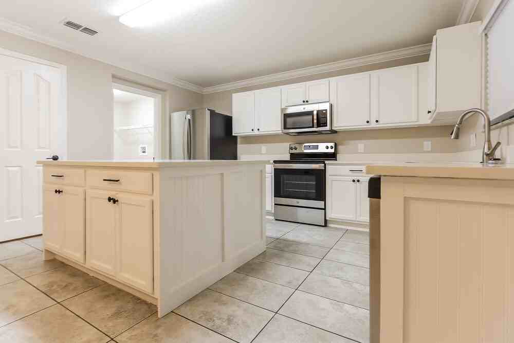 3235 Ogden Dr - Photo 6 of 17