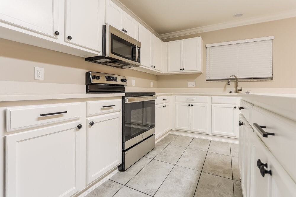 3235 Ogden Dr - Photo 7 of 17