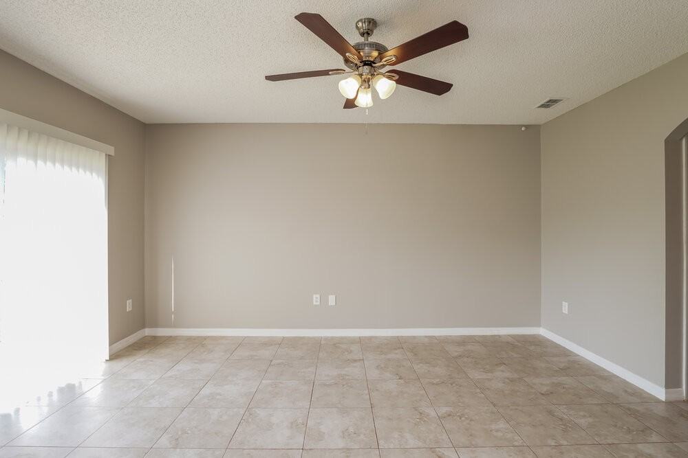 717 Martin Ln - Photo 5 of 17