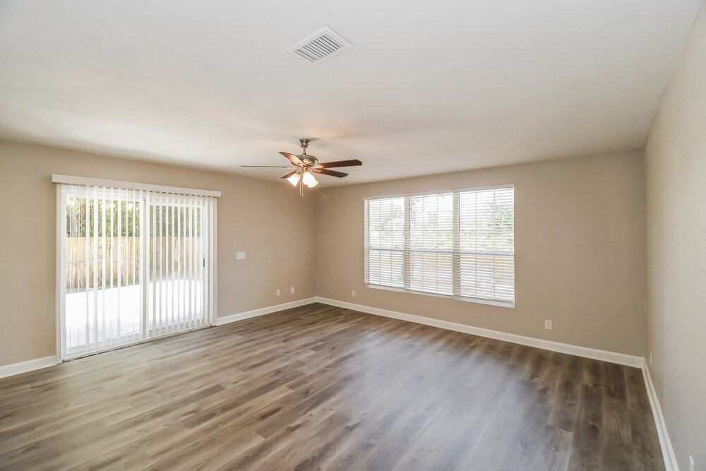 10170 Foxcroft Rd W - Photo 3 of 16