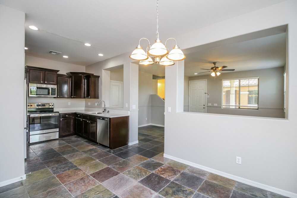 126 E Catclaw St - Photo 7 of 17