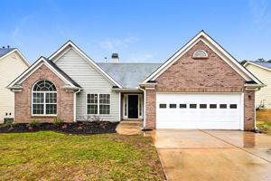 featured image of 421 Eglington Trl