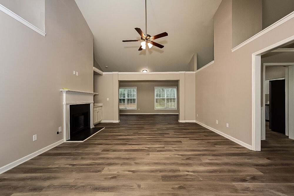 421 Eglington Trl - Photo 3 of 16