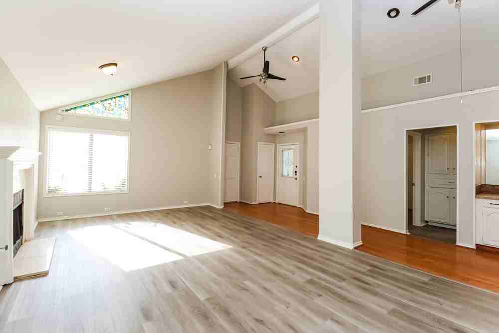 8611 Pines Place Dr - Photo 5 of 16