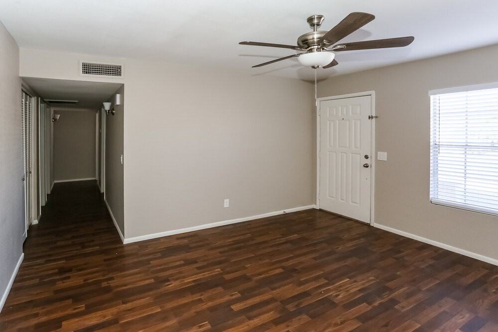 335 E Harwell Rd - Photo 3 of 16