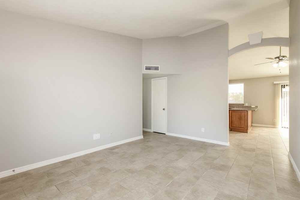 4761 W Villa Maria Dr - Photo 3 of 15