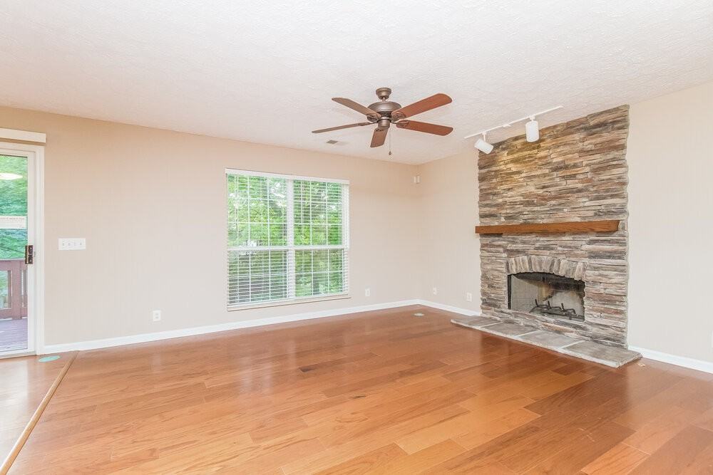 2001 Stanford Village Dr - Photo 4 of 17