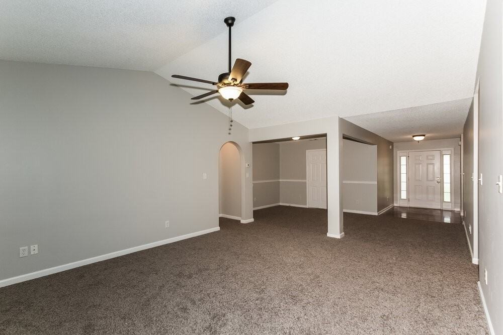 345 Breeze Mdw - Photo 3 of 15