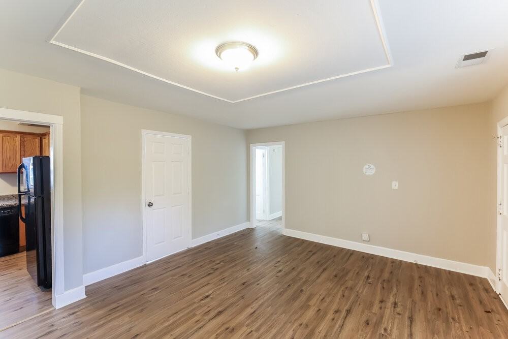 914 Park Pl - Photo 4 of 16