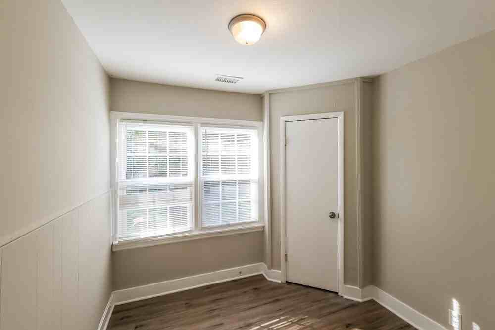 914 Park Pl - Photo 7 of 16