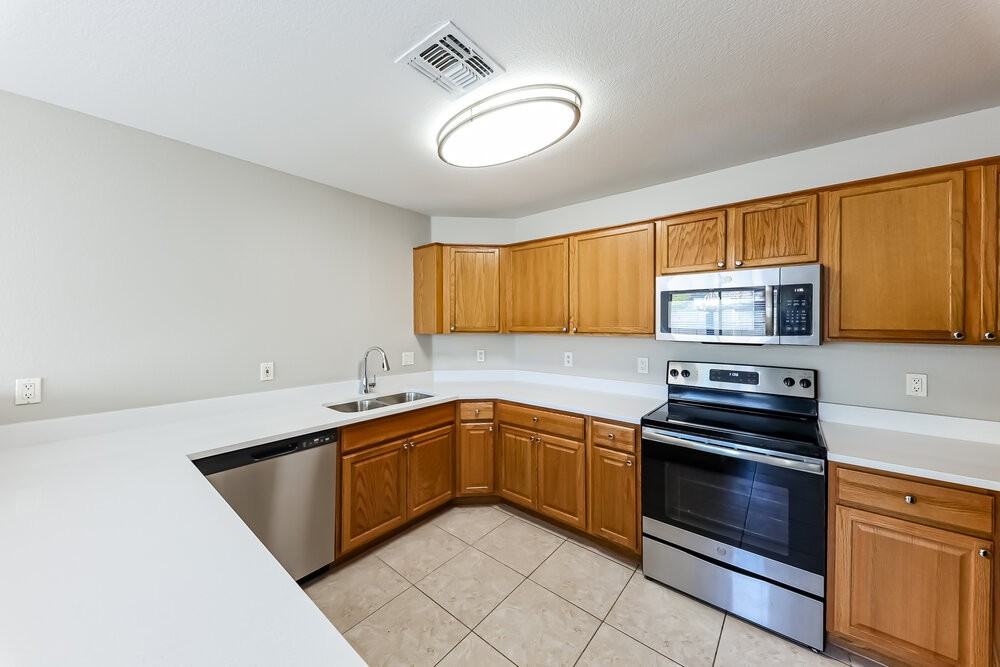 6054 W Jones Ave - Photo 7 of 16