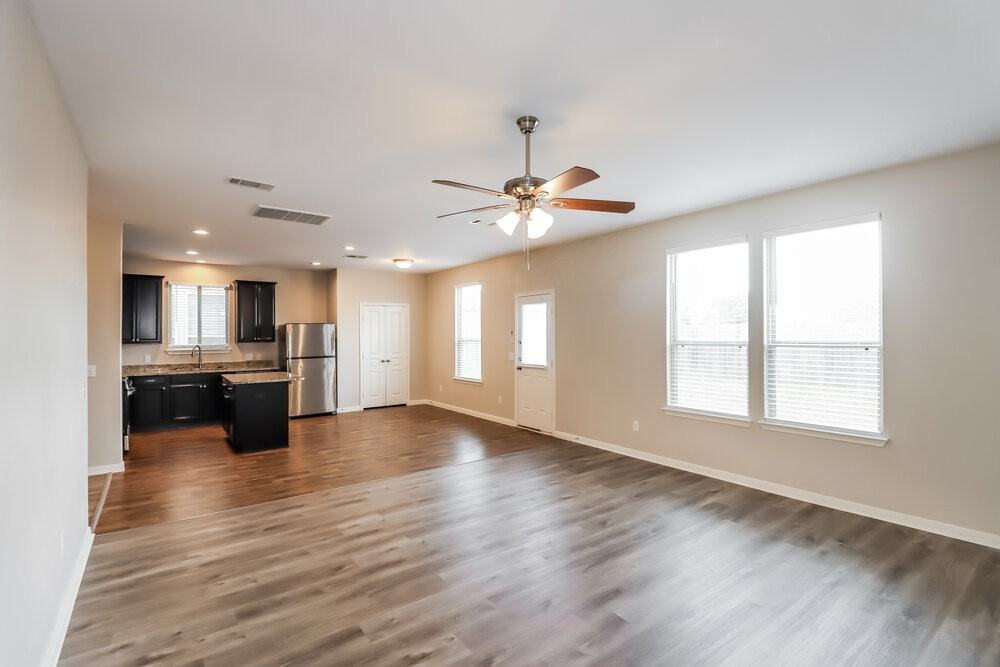 2418 Lawn Crest Dr - Photo 5 of 17