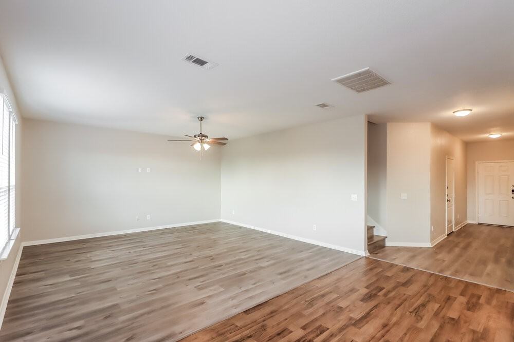 2418 Lawn Crest Dr - Photo 6 of 17