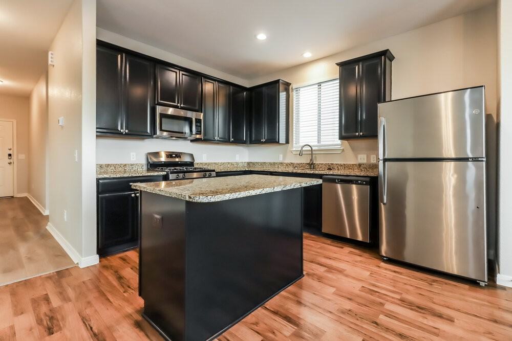 2418 Lawn Crest Dr - Photo 7 of 17