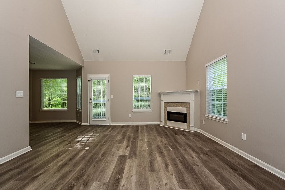 2530 Walter Way - Photo 4 of 17