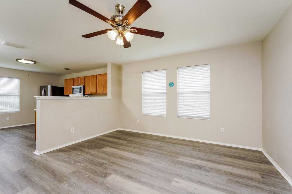 306 Olivia Ln - Photo 4 of 16