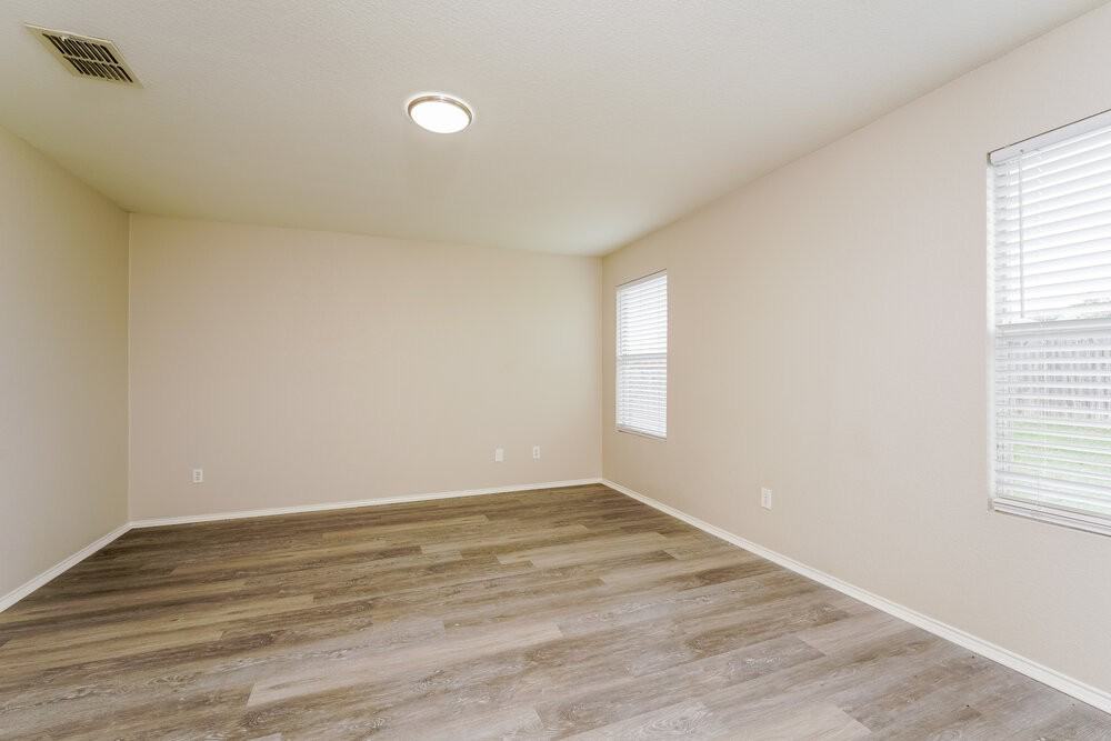 306 Olivia Ln - Photo 7 of 16