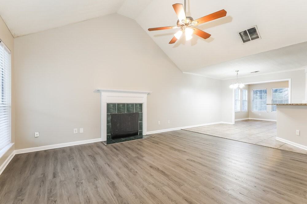 1751 Live Oak Ln - Photo 4 of 15