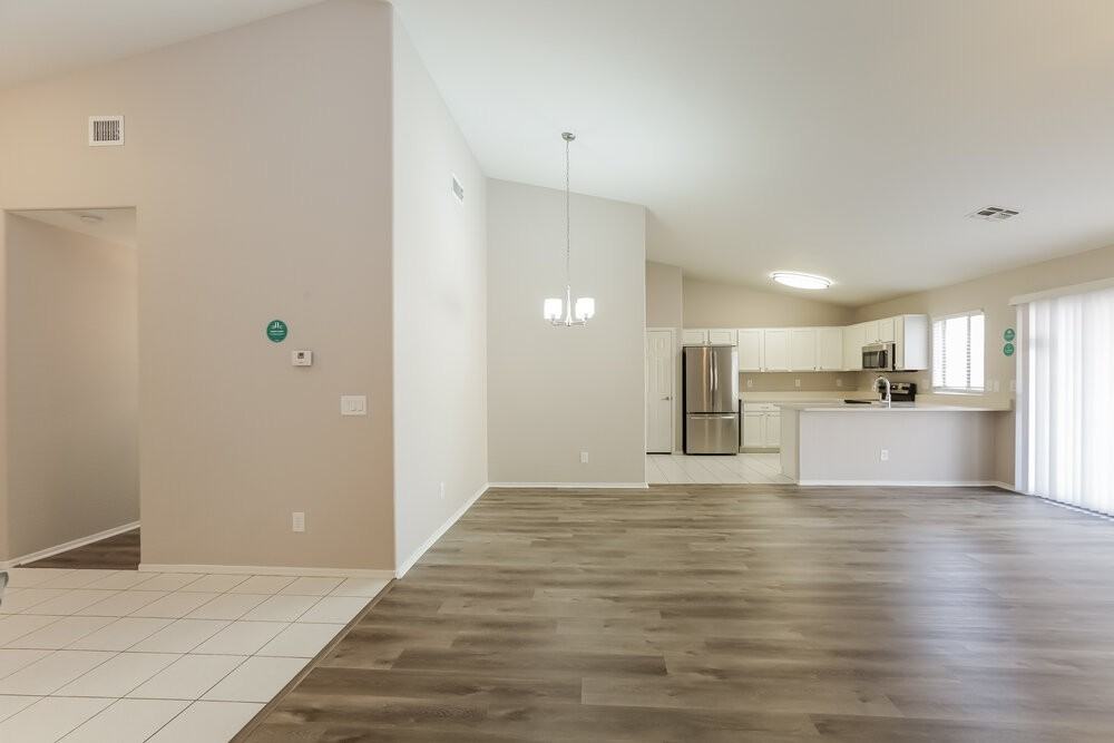 7912 W Whyman Ave - Photo 3 of 16
