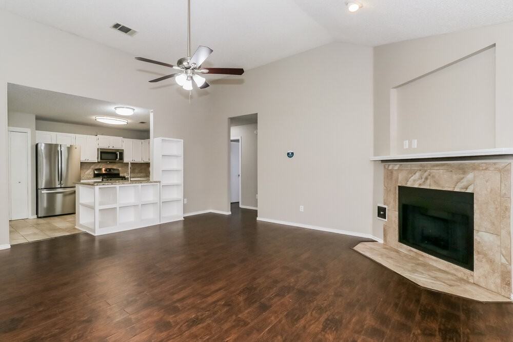 606 Clearwater Trl - Photo 3 of 16
