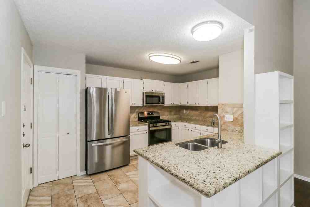 606 Clearwater Trl - Photo 6 of 16