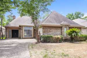 featured image of 18 Laguna Rd