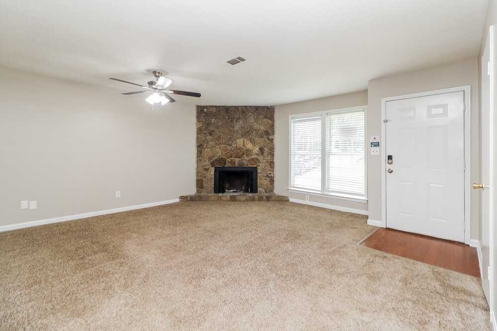 5251 Mainstreet Park Dr - Photo 4 of 16