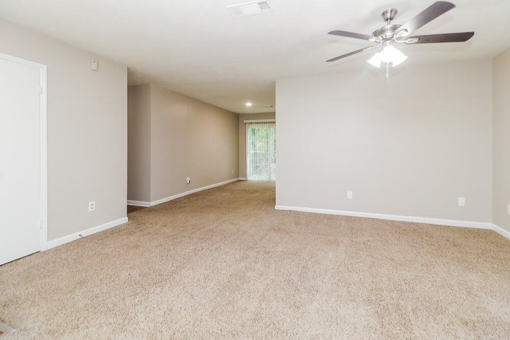 5251 Mainstreet Park Dr - Photo 5 of 16