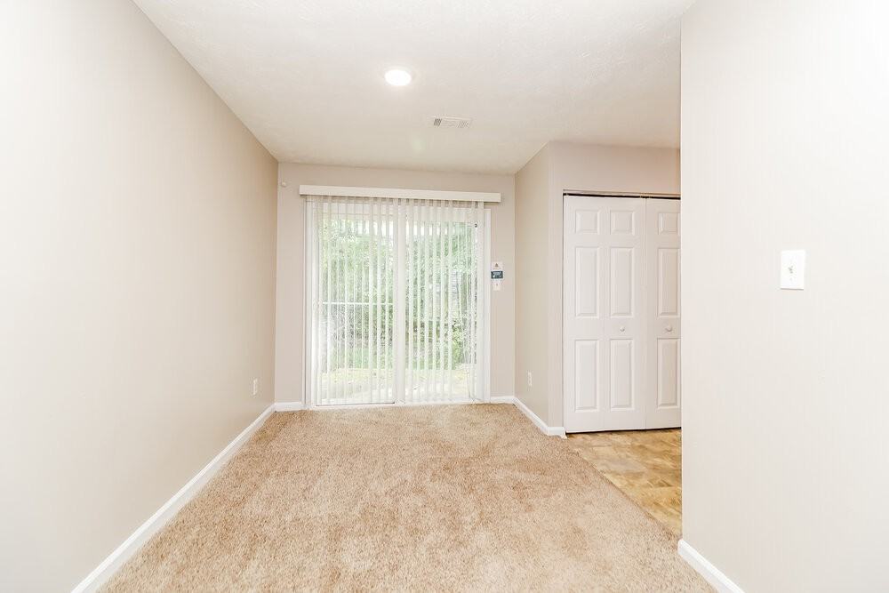 5251 Mainstreet Park Dr - Photo 6 of 16