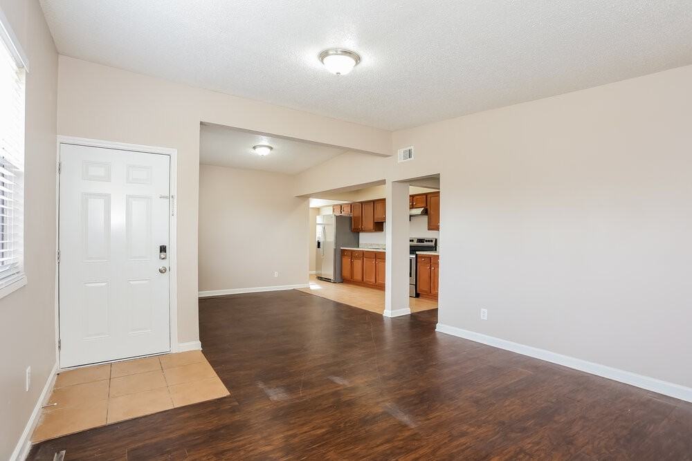 2514 Green Oak Dr - Photo 3 of 16