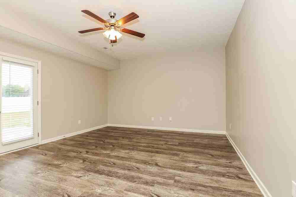 1618 Sunray Dr - Photo 4 of 17