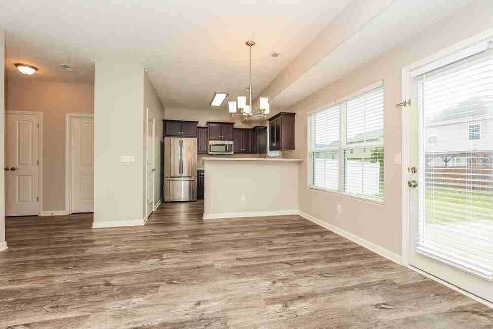 1618 Sunray Dr - Photo 6 of 17